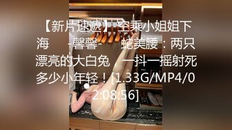 极品美乳身材满分美女，有妹子了把充气娃娃丢一边，让妹子摆出娃娃的姿势，第一视角爆插小穴，骑乘两个奶子晃动