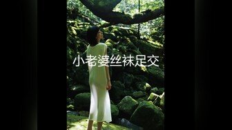  剧情演绎粉穴美女晚上叫男技师上门按摩，推奶有感觉要求做一做