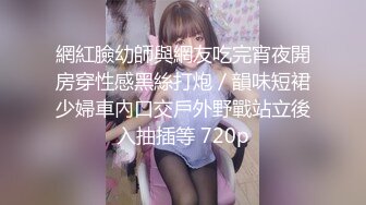 大屁股女友穿渔网袜，后入骚话不断，淫水直流