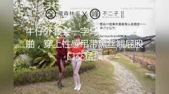 甜甜的骚妹子黑丝诱惑露脸大秀直播，嘴里叼着假鸡巴道具蹂躏骚穴，淫声荡语叫爸爸快来草她的小骚逼高潮不断