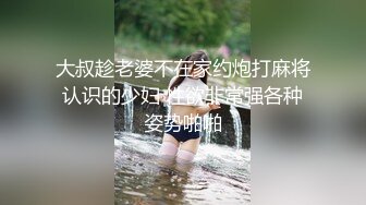 戴眼镜的辣妹子：小贱货好喜欢，主人鸡巴好大