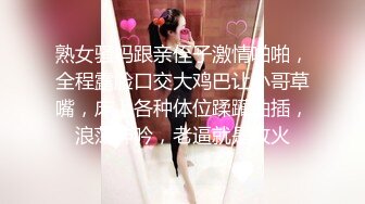 变态躲厕所偷拍妹子换衣服