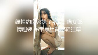 她老公出差艹两天累了，扣扣粉逼玩，她很享受