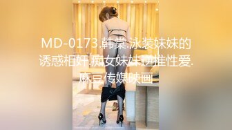 办公楼女厕全景偷拍破洞牛仔裤美女的多毛小黑鲍