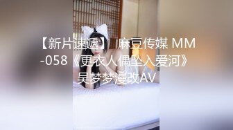 南京神秘女子当街脱光纠缠路人 奶子真大 