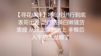 颜值不错的开档牛仔女模特跟大哥激情大秀，全程露脸漏奶情趣诱惑