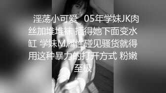  灰丝高跟淫妻 被单男抱着猛操 两人轮流插 操一次喷一次 高潮迭起 淫水流不停