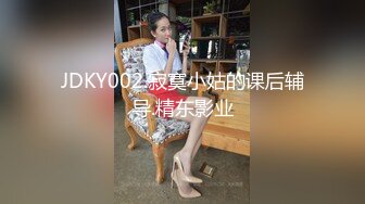 【新片速遞】 商场女厕 偷拍红色连衣裙的气质美女 BB保养的还不错，粉嫩粉嫩的