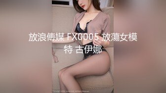 童颜巨乳很正点的女孩，在被窝里自摸两只大白兔，揉滑乳头，敏感的青春期，揉几下那表情给爽的不可言语！