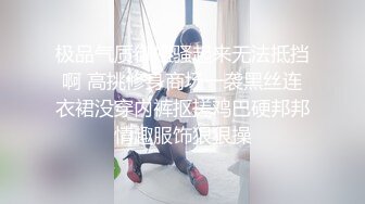 歌厅探花老哥叫了个颜值不错少妇，唱唱歌撩起裙子摸逼，KTV沙发上开操，口交上位骑乘猛操