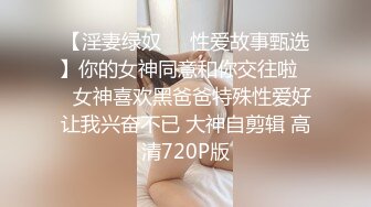 大奶子熟女姐妹花全程露脸大秀直播，镜头前揉奶子玩逼听狼友指挥，穿上情趣假鸡巴内裤直接草上了，真刺激