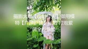 家庭摄像头破解真实偸拍，性生活和谐的小夫妻不管白天晚上来感觉就搞，苗条娇妻很耐肏床上干完地上扎马步干 (7)