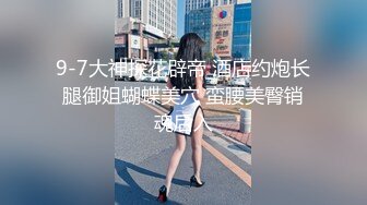 【女大学生宿舍】封校中深夜偷拍室友，厕所换洗的内裤，爬下床换衣服，月经期间骚逼和大奶子