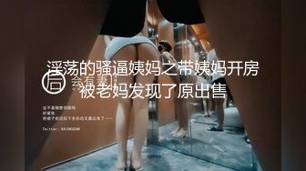 小夫妻大过年也不忘记赚钱，卧室中露脸卖力深喉