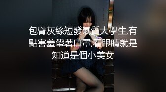 《居家摄像头破解》光头大哥大中午的和漂亮媳妇在客厅 各种姿势连干两炮