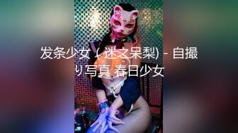 夏季美少女聚集地戏水游泳馆女士间内部真实高清偸拍妹子洗逼洗的仔细牛仔短裤美眉的阴毛好性感