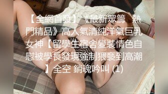 萌萌噠長髮肚兜妹子全裸椅子上道具抽插自慰大秀 逼逼微毛騷話呻吟誘惑喜歡不要錯過