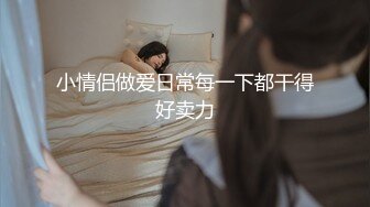 床上骚女一排排，淫乱的房间，中年少妇的群P现场，5个骚逼各种展示，揉奶玩逼道具摩擦高潮不断，轮草抽插