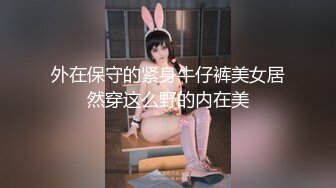 吊带包臀裙小美女，苗条修长身材扑上去揉捏亲吻，这白嫩大长腿扛着狠狠操穴