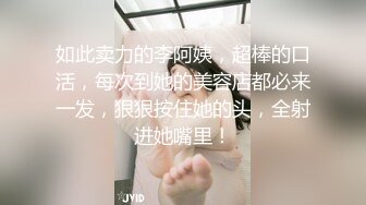 丰满的大妈坐在大鸡鸡上面享受