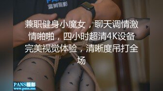 【新片速遞】皮肤白皙逼逼粉嫩的诱人小少妇让大哥玩了个双飞，淫声荡语揉奶玩逼口交大鸡巴，让大哥无套爆草蹂躏，内射