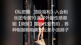 暗藏摄像头偷拍上厕所脱光衣服的妹子,逼毛很有特色