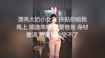 长发及腰烈焰红唇新人小姐姐，解开睡衣搔首弄姿