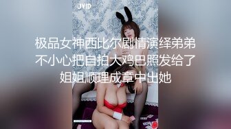 高颜值风骚的TS微微早期三杀场面，叠罗汉稀奇 纹身男干骚逼比干妖逼更来劲，果然还是骚逼更能刺激荷尔蒙！