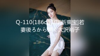 漂亮骨感新娘子户外拍婚纱照 拍着拍着新娘的奶子跑了出来都不知