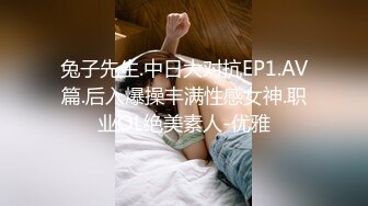 素颜小妹露脸在狼友的调教下慢慢脱光衣服展示，全程露脸互动撩骚，上哥厕所的功夫把手指抠进骚逼精彩又刺激