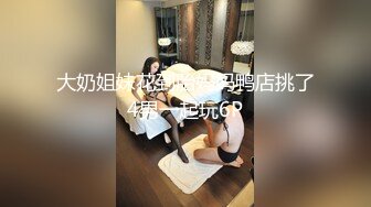 日本西餐厅双镜头来了哦，又是一批OL小美女，美女用手抠牙齿里面的菜叶