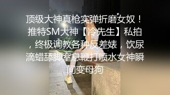 新疆夫妻，邀请单男一起来家里3P，骚妻跪舔吃两根，洋洋得意的满足表情，像吃菜一样香！