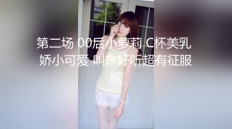 金发熟女沙发上伺候两个大鸡鸡