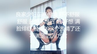   短发清纯系美女3P双男全身纹身小哥，按着双腿抽插无套内射，中场休息再来一炮，扶着屁股后入爆插