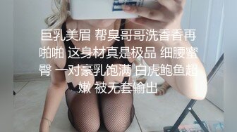 这个男的就一直躺着不动享受老婆的服务