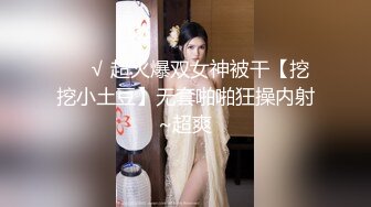 大神潜入售楼部 偷拍大长腿黑丝美女前台 光顾着玩手机 完全不知道她的小黑鲍被我尽收眼底