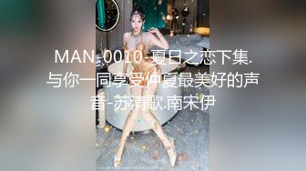 8月最新流出 顶级手持厕拍 服装商场二楼女厕前后俯视多角度偷拍同伙在商场楼梯拍脸