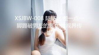 潜入办公楼  一路跟踪尾随 打开小手电偷拍 高跟美女的多毛小肥B