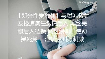 大奶淫妻 为什么不用了 想要鸡吧 被单男舔着大白奶子 自己振动棒紫薇 闭着眼睛很享受 奶大逼肥