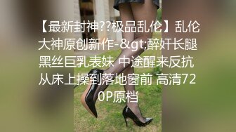 人妻少妇的温柔全程露脸大秀直播，温柔的舔弄大鸡巴好骚，给大哥舔乳头撸鸡巴，让小哥压在身下爆草抽插高潮[