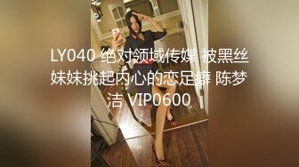 【新片速遞】爱浪子的妹子,胸前两个大花，黑丝女上位无套啪啪，多角度快速抽插，插到喷水