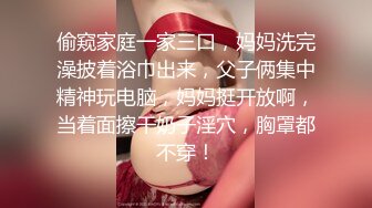 跟女朋友闺蜜出来打炮抓着她的手无套抽插