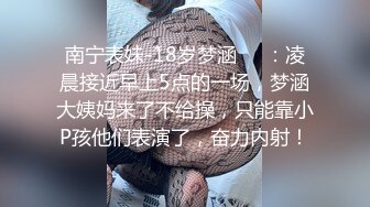 商场近距离抄底白裙少妇 肥美的大屁股和黝黑的B毛清晰可见