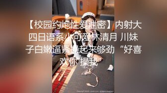   眼镜小哥玩弄居家人妻，露脸丝袜诱惑，交大鸡巴让小哥吃奶舔逼