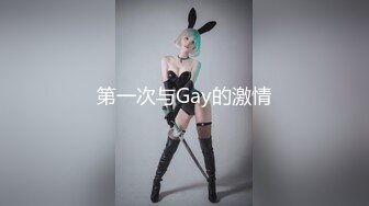 小妮子口活好又骚，痴痴的眼神望着主人，一口吃掉肉棒！