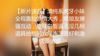 《极品CP魔手外购》美女如云商场全景逼脸同框偸拍数位都市气质小姐姐方便，惊现一线天粉嫩美鲍