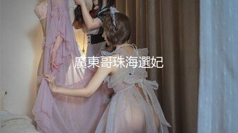 【新速片遞】 妈妈饿了跑到儿子房间吃鸡巴，自己揉奶玩逼扒下儿子内裤，舔弄大鸡巴，舔硬了自己拿着蹭逼逼，好骚啊别错过