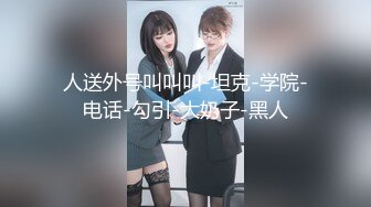 小美女跟小少妇一起直播，露脸大秀展示听狼友指挥，粉嫩骚穴自慰搞的骚逼淫水泛滥让旁边的小哥哥给舔干净