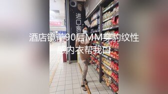 胆大牛人潜入舞蹈培训班女厕偷窥女学员扒光衣服撅起翘臀尿尿对着镜子挑牙