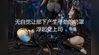 固定摄像头偷拍长裙美女 撅着大屁股尿尿 人美B更美